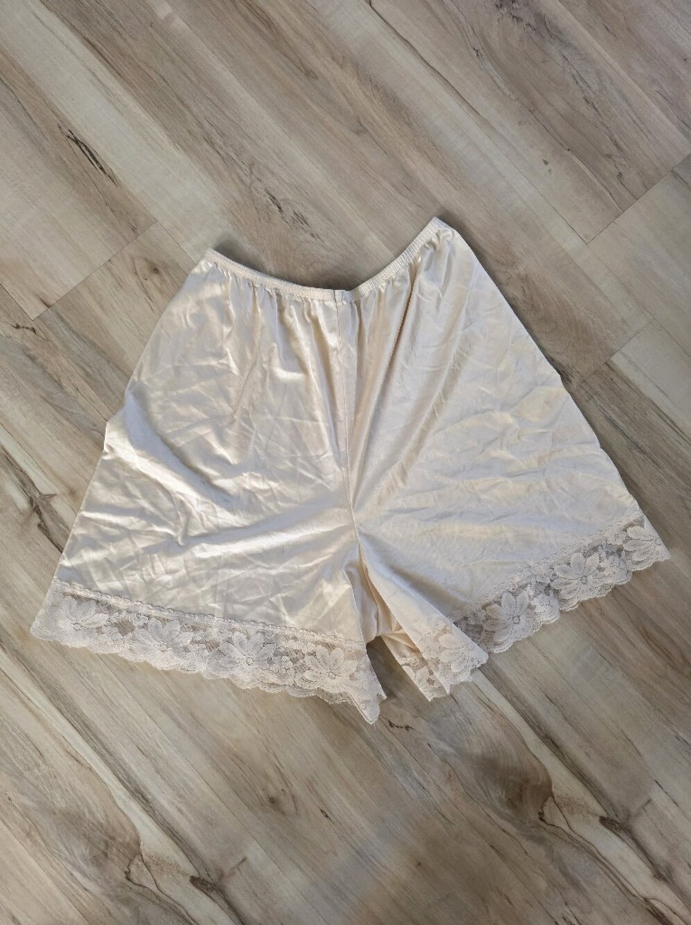 Vtg Cream Nylon Slip Shorts Floral Lace Trim Pettipants Rockability